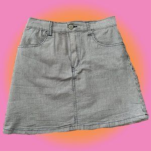 brandy melville mini skirt